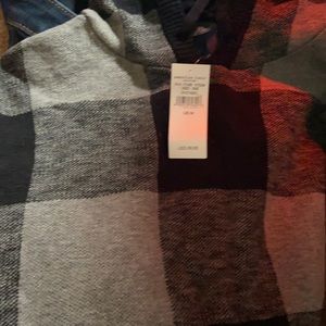 BNWT plaid men’s hoodie